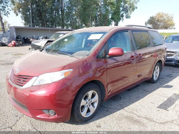 2017 TOYOTA SIENNA — I2