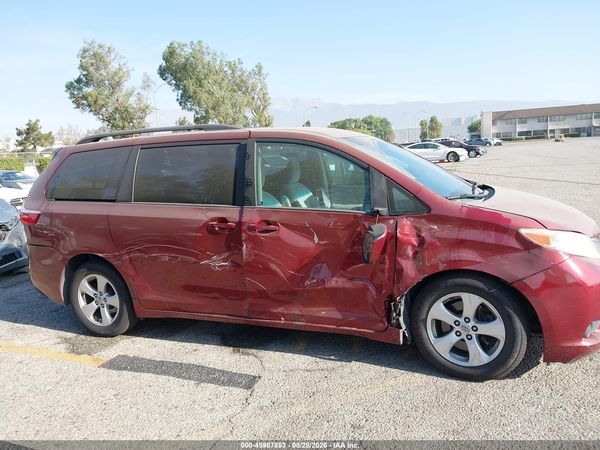 2017 TOYOTA SIENNA LE 8 PASSENGER — I6