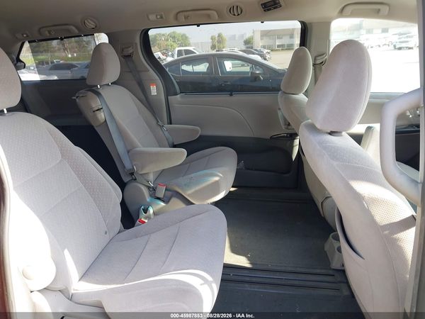 2017 TOYOTA SIENNA LE 8 PASSENGER — I8