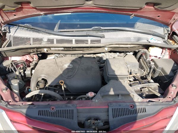 2017 TOYOTA SIENNA LE 8 PASSENGER — I10