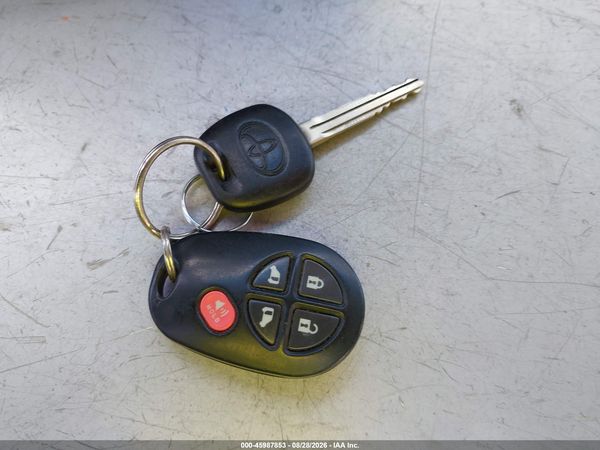 2017 TOYOTA SIENNA LE 8 PASSENGER — I11