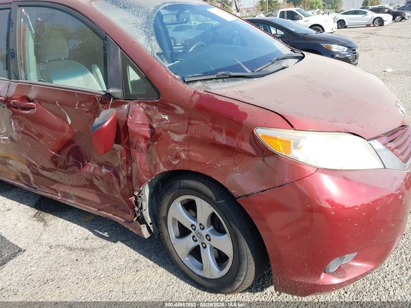 2017 TOYOTA SIENNA LE 8 PASSENGER — I152