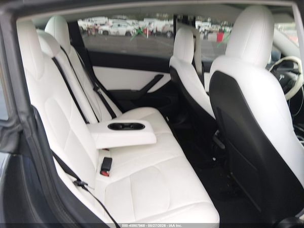 2020 TESLA MODEL 3 — I8