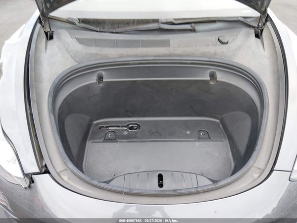 2020 TESLA MODEL 3 — I10