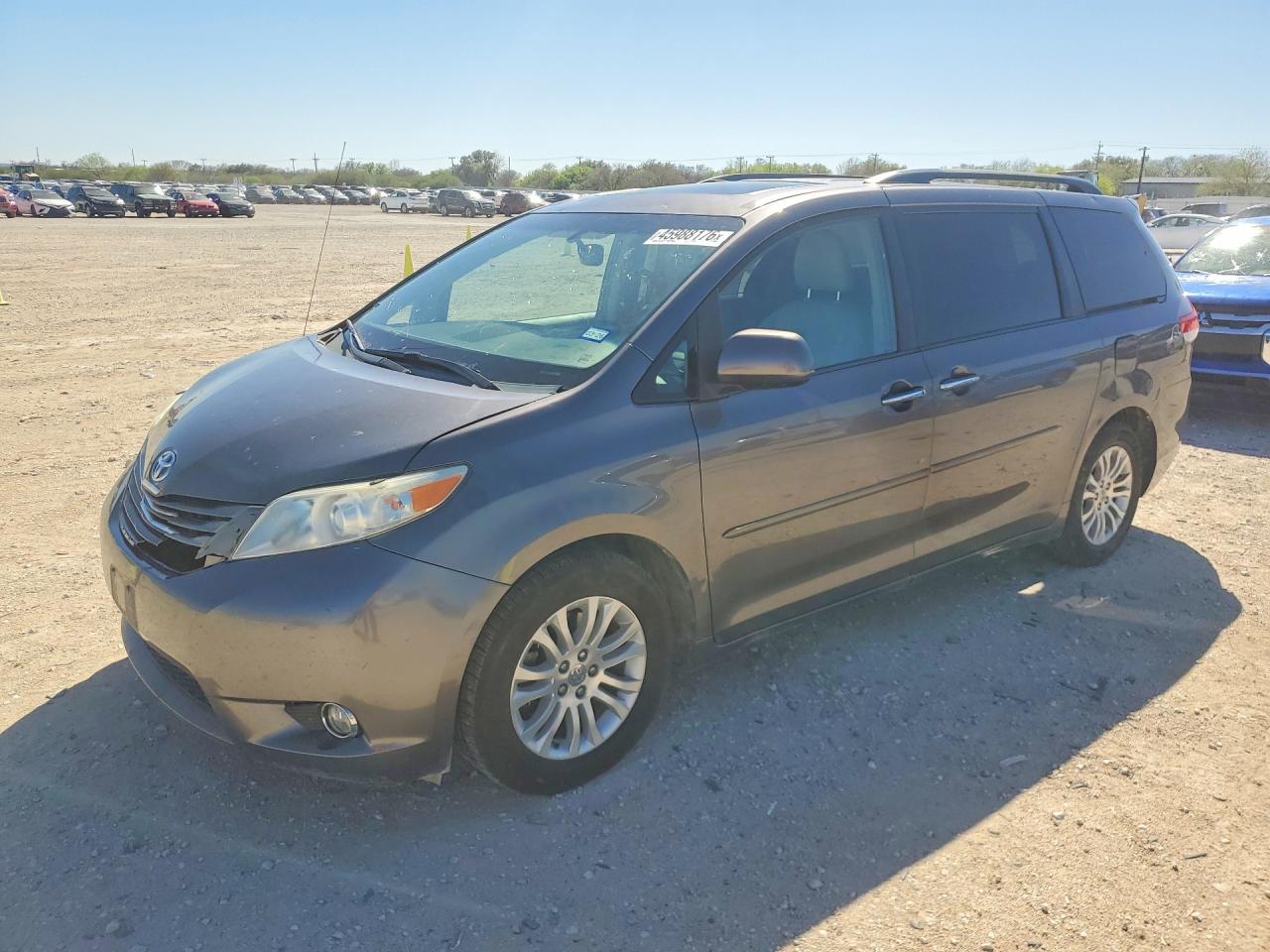 2014 TOYOTA SIENNA