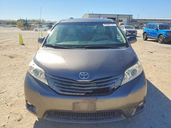 2014 TOYOTA SIENNA