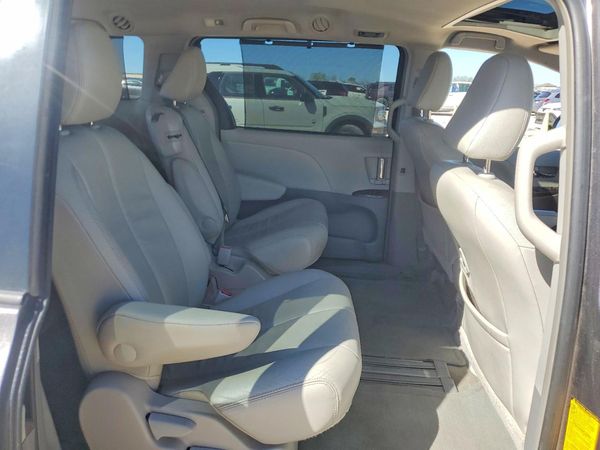 2014 TOYOTA SIENNA