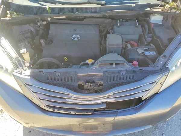 2014 TOYOTA SIENNA