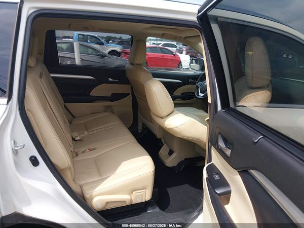 2017 TOYOTA HIGHLANDER XLE — I8