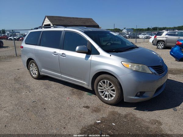 2012 TOYOTA SIENNA XLE V6 8 PASSENGER — I1