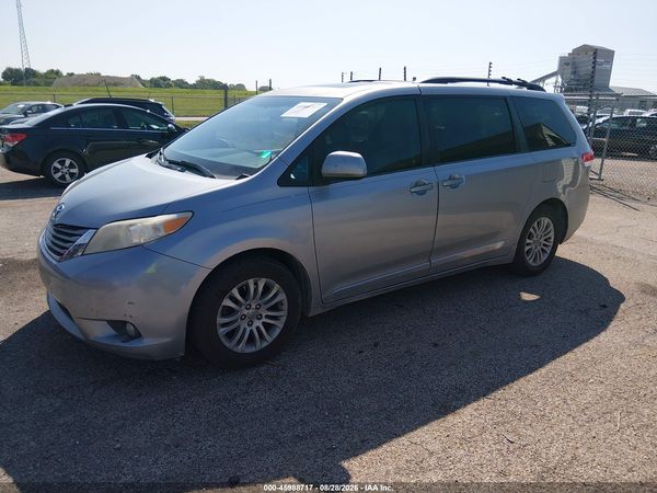 2012 TOYOTA SIENNA — I2