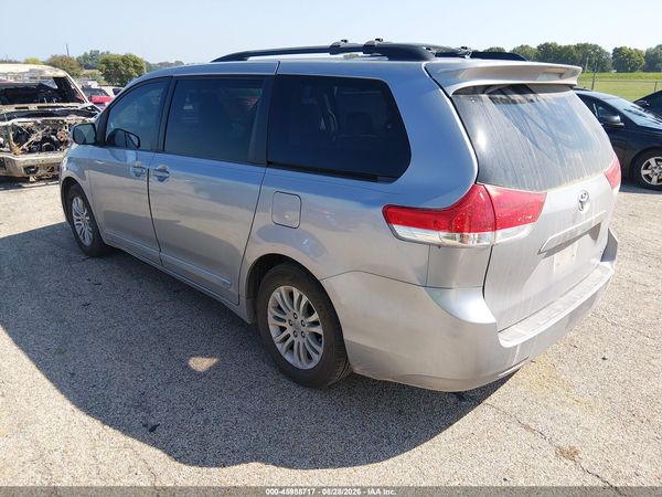 2012 TOYOTA SIENNA XLE V6 8 PASSENGER — I3