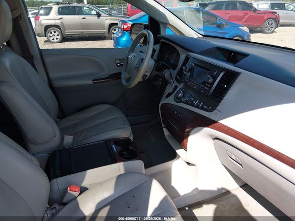 2012 TOYOTA SIENNA XLE V6 8 PASSENGER — I5