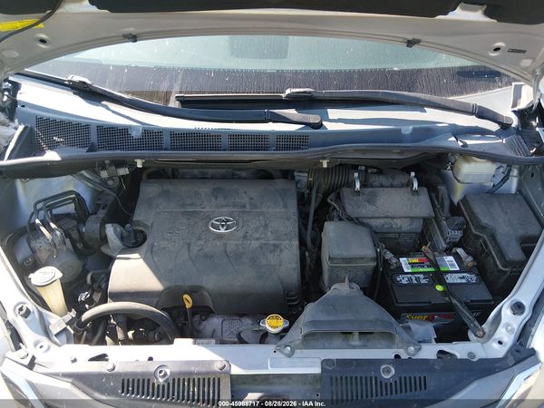 2012 TOYOTA SIENNA XLE V6 8 PASSENGER — I10
