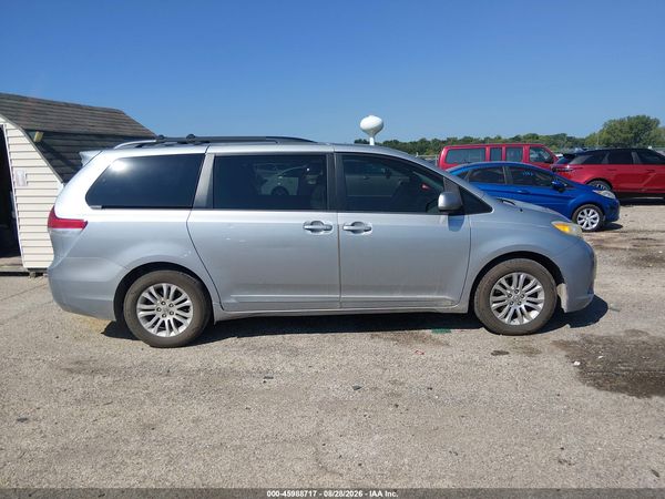 2012 TOYOTA SIENNA XLE V6 8 PASSENGER — I116