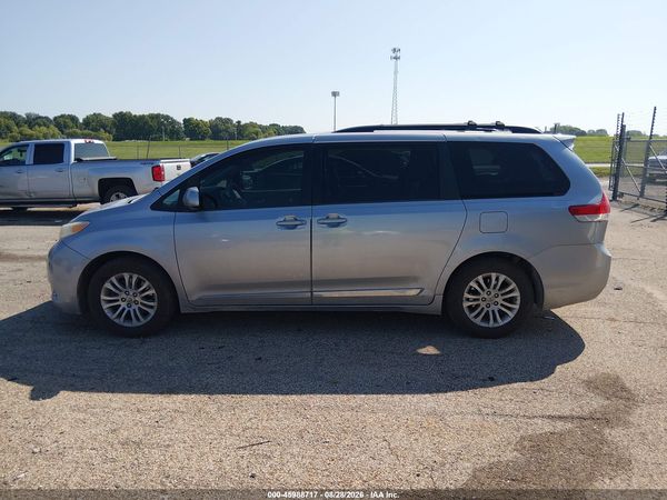 2012 TOYOTA SIENNA XLE V6 8 PASSENGER — I117