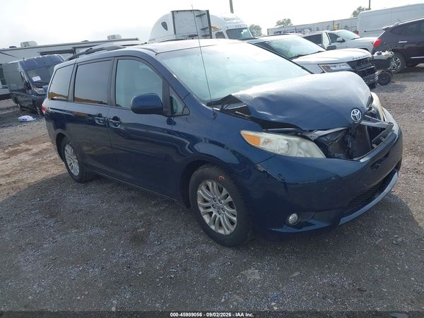 2012 TOYOTA SIENNA XLE V6 8 PASSENGER — I1