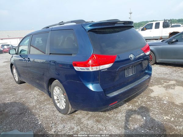 2012 TOYOTA SIENNA XLE V6 8 PASSENGER — I3