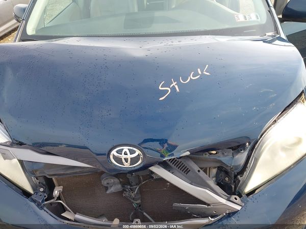 2012 TOYOTA SIENNA XLE V6 8 PASSENGER — I10