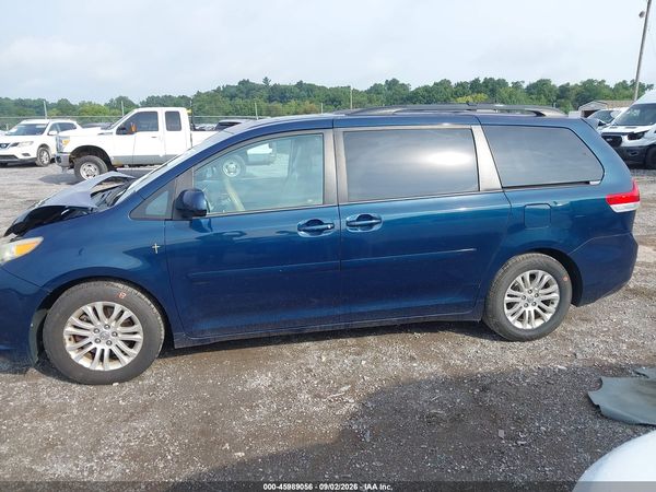 2012 TOYOTA SIENNA XLE V6 8 PASSENGER — I117