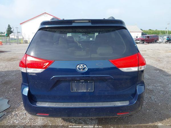 2012 TOYOTA SIENNA XLE V6 8 PASSENGER — I119