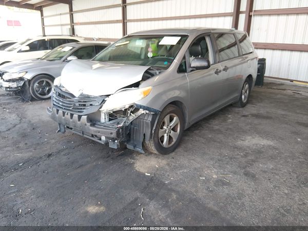 2016 TOYOTA SIENNA — I2