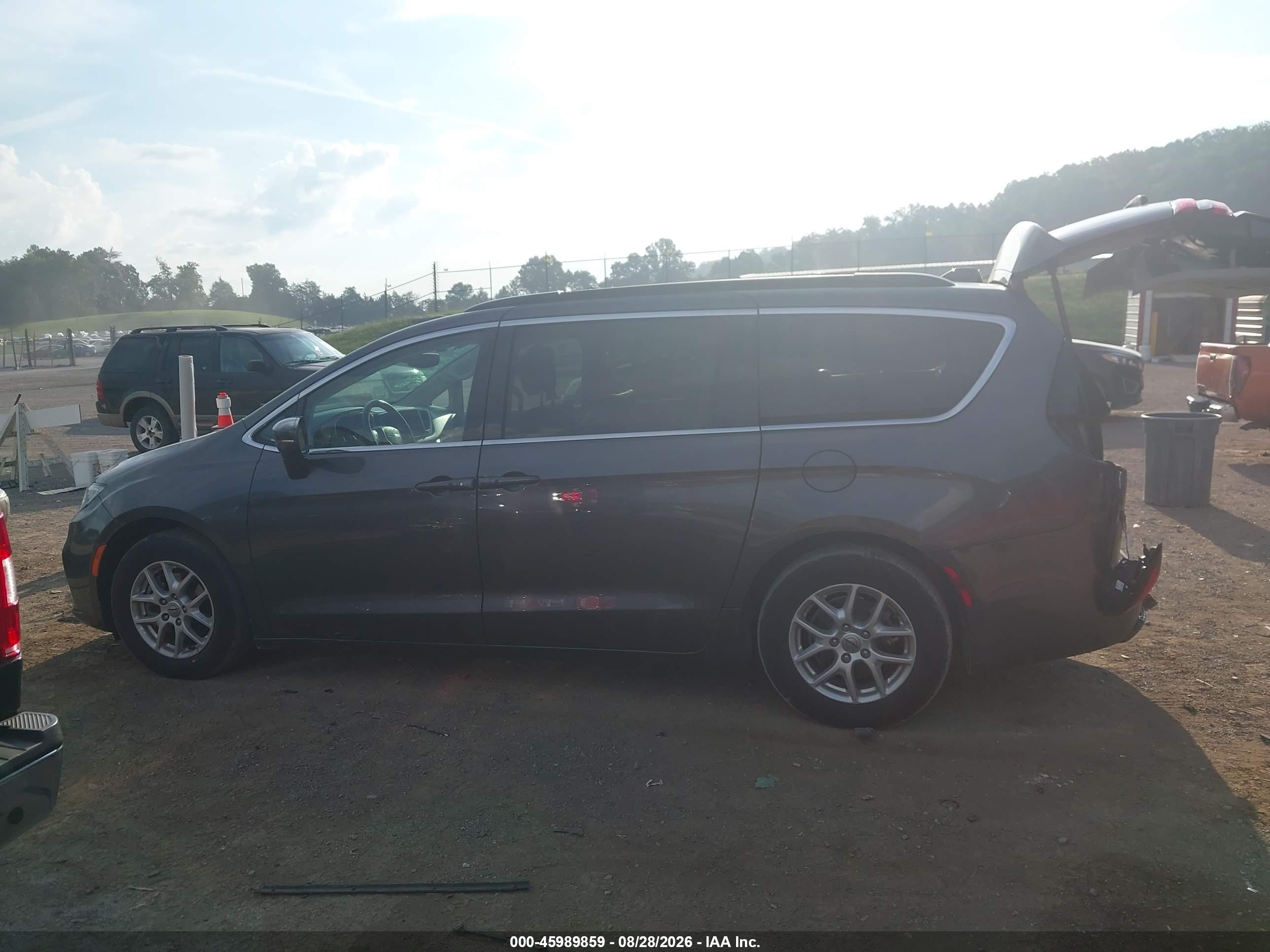 2022 CHRYSLER PACIFICA TOURING L