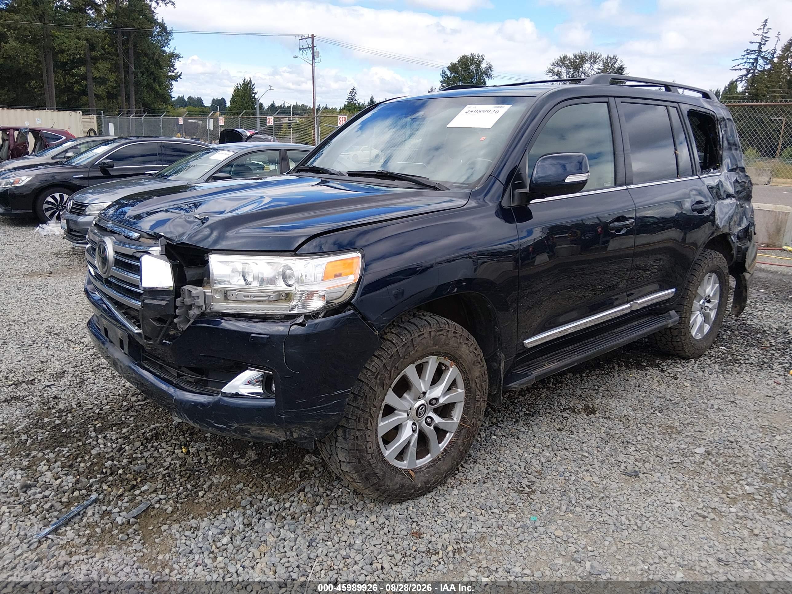 2017 TOYOTA LAND CRUISER V8 — I2