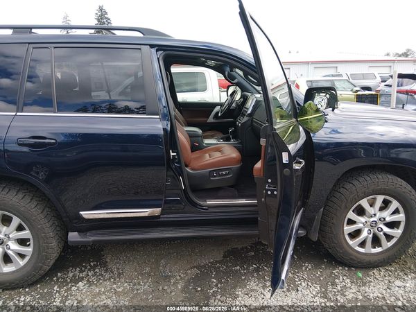 2017 TOYOTA LAND CRUISER V8 — I5