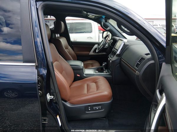 2017 TOYOTA LAND CRUISER V8 — I152