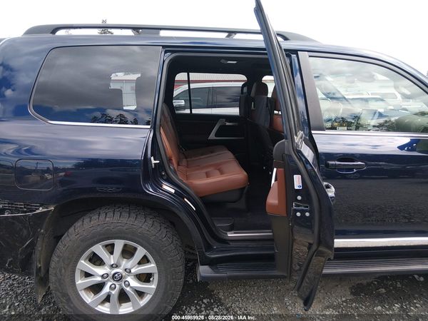 2017 TOYOTA LAND CRUISER V8 — I153