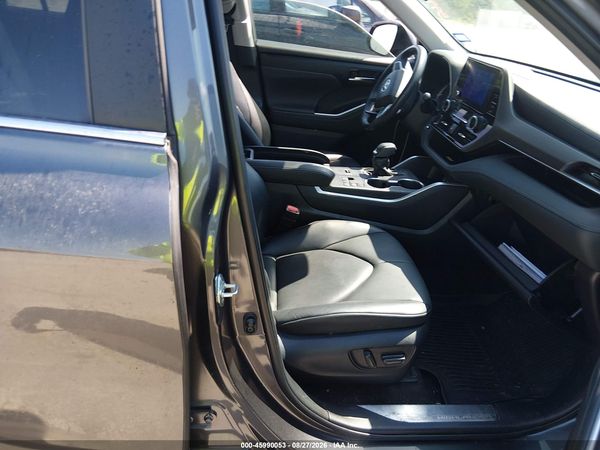 2023 TOYOTA HIGHLANDER XLE — I5