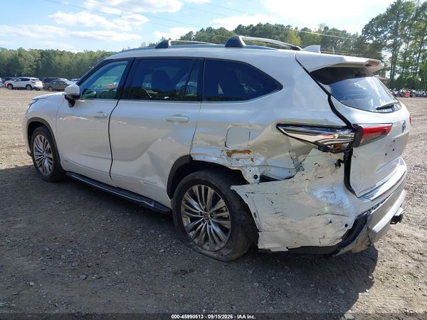 2023 TOYOTA HIGHLANDER HYBRID PLATINUM — I3