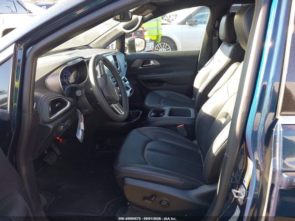 2025 CHRYSLER PACIFICA SELECT — I5