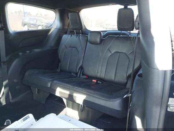 2025 CHRYSLER PACIFICA SELECT — I8