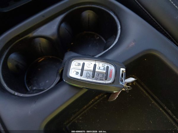 2025 CHRYSLER PACIFICA SELECT — I11