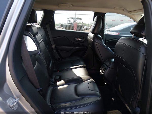2016 JEEP CHEROKEE LIMITED — I8