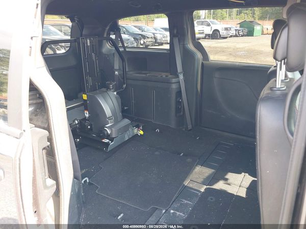 2015 DODGE GRAND CARAVAN R/T — I8