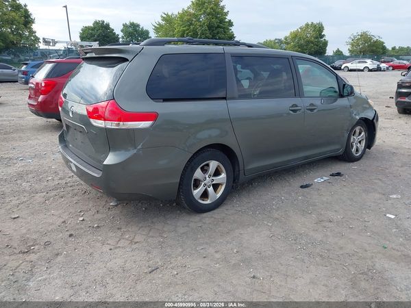 2012 TOYOTA SIENNA LE V6 8 PASSENGER — I4