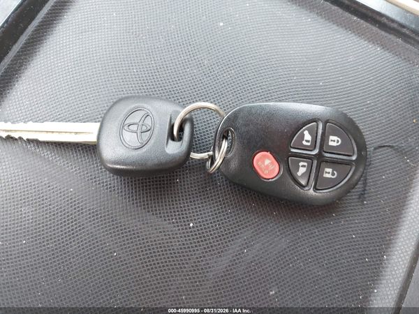 2012 TOYOTA SIENNA LE V6 8 PASSENGER — I11