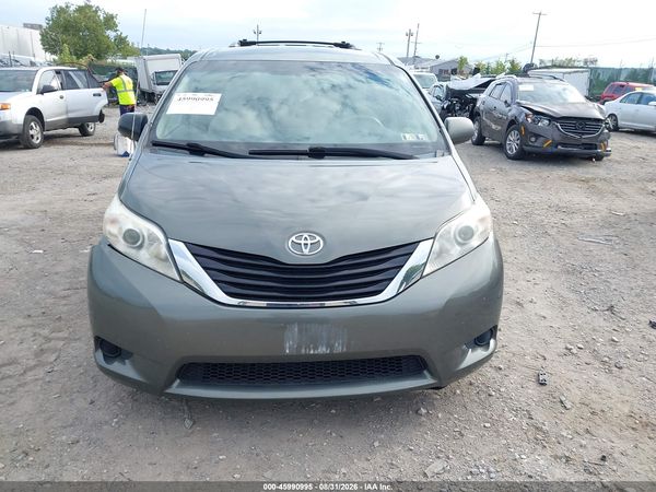 2012 TOYOTA SIENNA LE V6 8 PASSENGER — I115