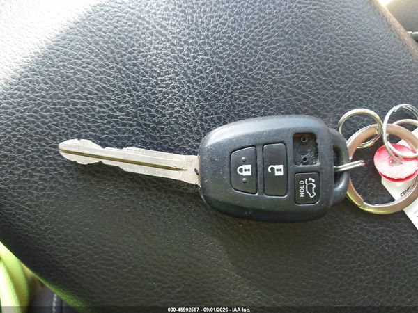 2016 TOYOTA RAV4 XLE — I11