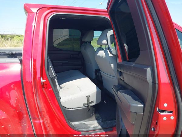 2025 TOYOTA TACOMA SR5 — I8