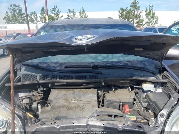 2015 TOYOTA SIENNA LE 8 PASSENGER