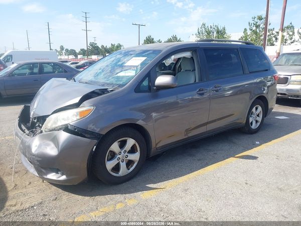 2015 TOYOTA SIENNA LE 8 PASSENGER
