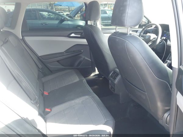 2022 VOLKSWAGEN TAOS 1.5T SE — I8