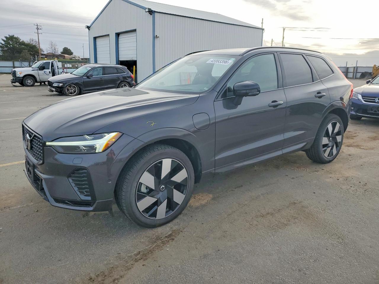 2025 VOLVO XC60