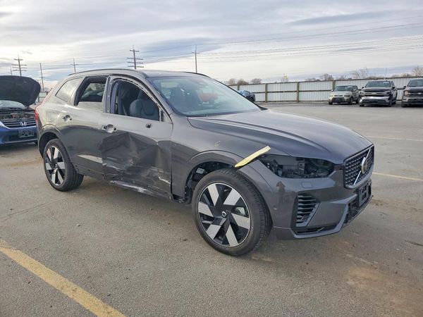 2025 VOLVO XC60