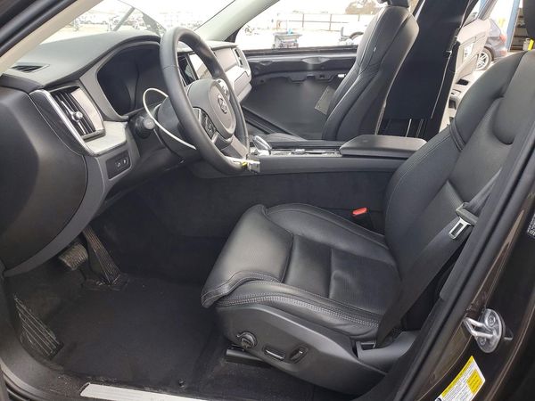 2025 VOLVO XC60