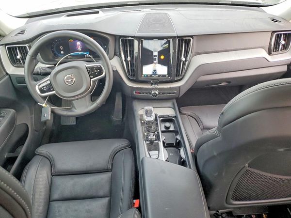 2025 VOLVO XC60
